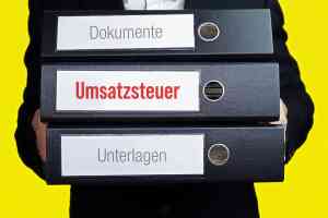 © MQ-Illustrations - stock.adobe.com Ordner mit Aufschrift Umsatzsteuer